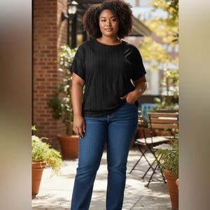 NWT: BloomChic size 30 Black Short SleeveTop